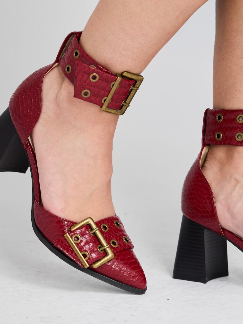 Oasis Society Red Croc Embossed Double Buckle Pointed Toe Heels NEW - Picture 3 of 5